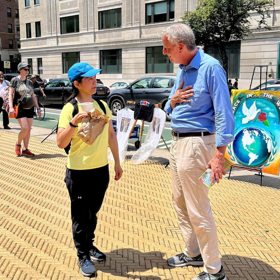Bill De Blasio Engaging In Conversation With A Woman Wallpaper
