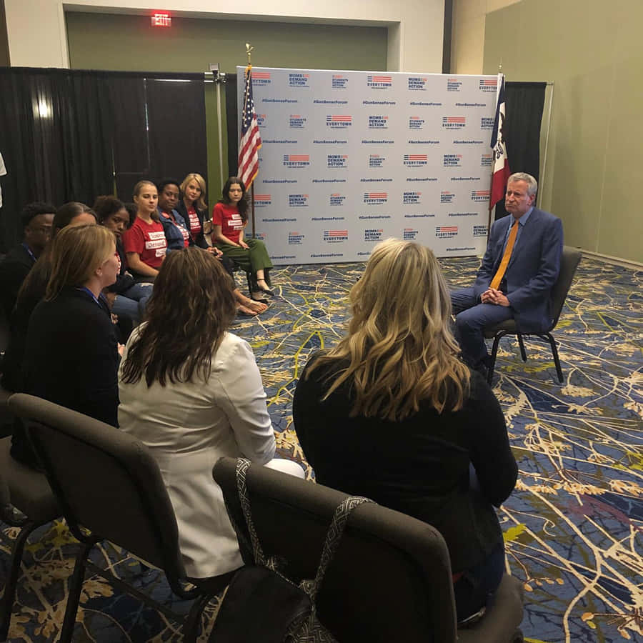 Bill De Blasio Meeting With Women Wallpaper