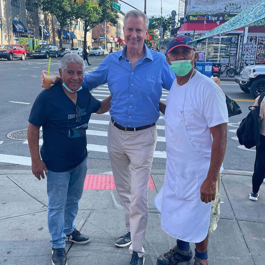 Bill De Blasio With Street Vendors Wallpaper