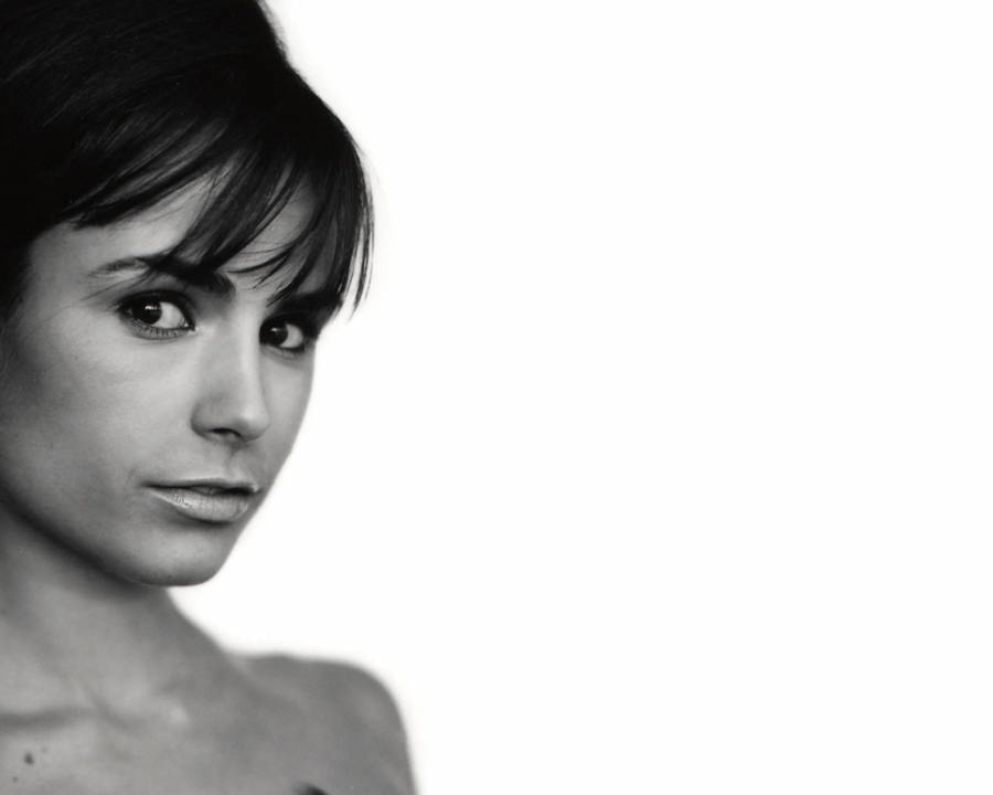 Black And White Jordana Brewster Wallpaper