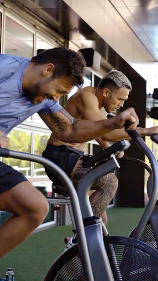 Brad Tavares Working Out At The Gym Wallpaper