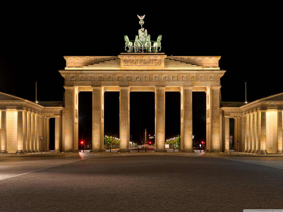 Brandenburg Gate Night View Wallpaper