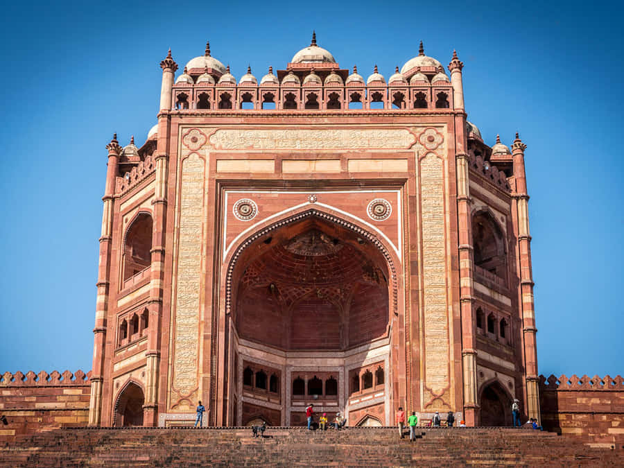 Buland Darwaza In Fatehpur Sikri On A Sunny Day Wallpaper