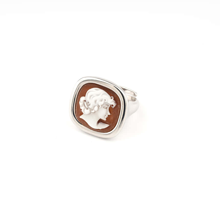 Cameo Ring Classic Design Wallpaper