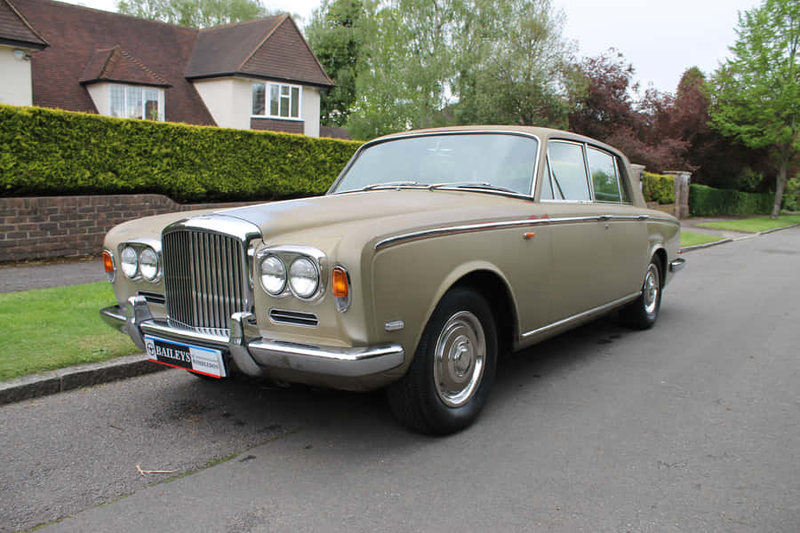 Caption: Classic Luxury - Bentley T1 Sedan Wallpaper