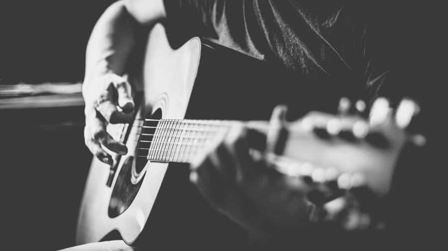 Caption: Monochromatic Melody Maker Wallpaper