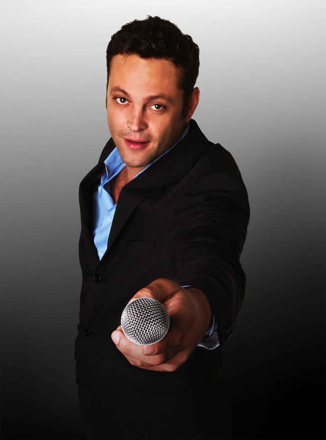 Caption: Vince Vaughn Posing For A Photoshoot Wallpaper