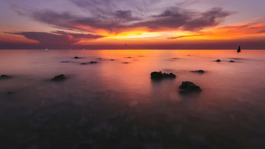 Captivating 4k View Of The Crystal-clear Ocean Wallpaper