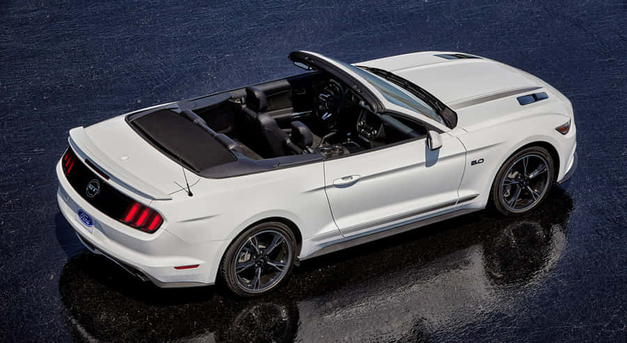 Captivating Ford Mustang Gt Convertible Wallpaper