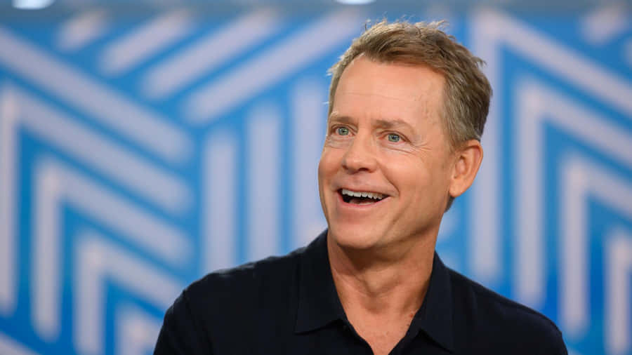 Captivating Glance Of Greg Kinnear Wallpaper