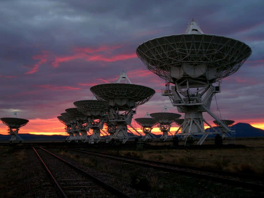 Captivating Image Of Radio Telescopes At Work Wallpaper