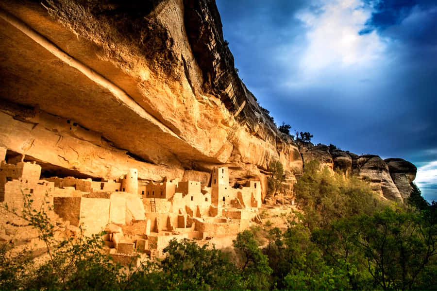 Captivating Sunset Over The Mesa Desert Wallpaper