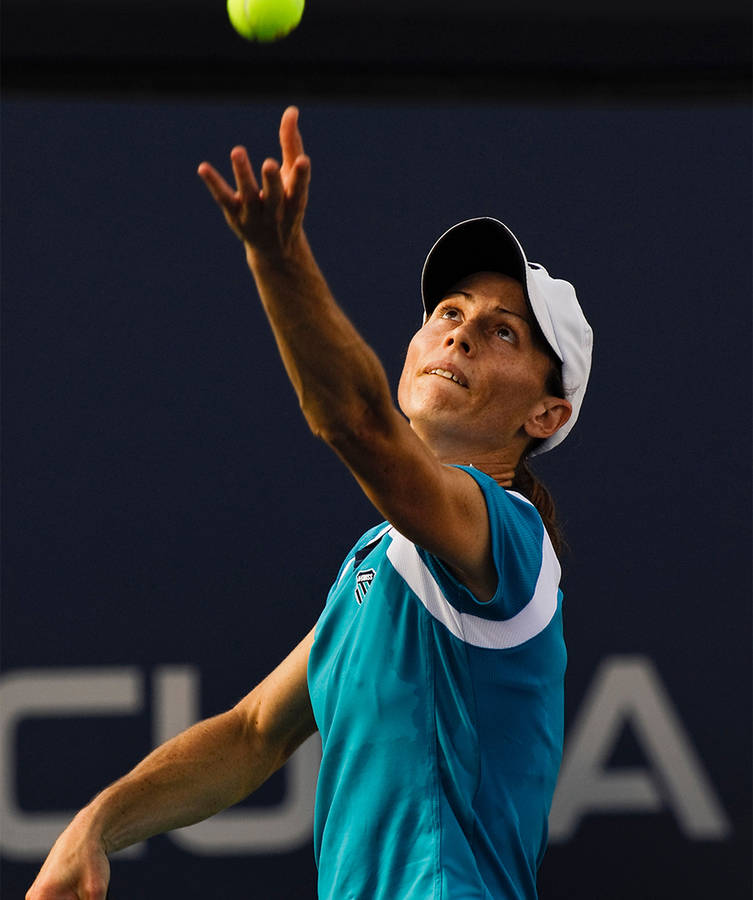 Cara Black Throwing Ball Wallpaper