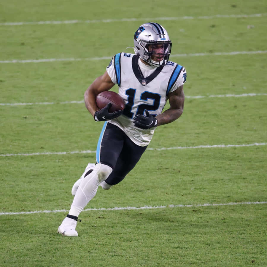 Carolina Panthers Player Dj Moore Against Green Bay Packers Wallpaper