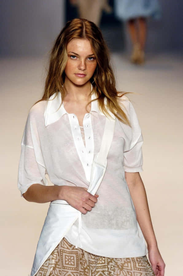 Caroline Trentini Stunning In High Fashion Wallpaper