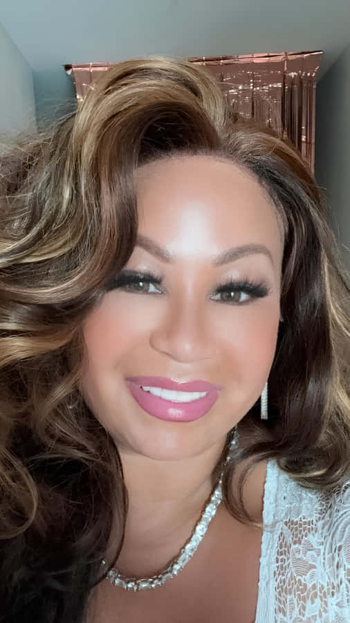 Cece Peniston Glamorous Portrait Wallpaper