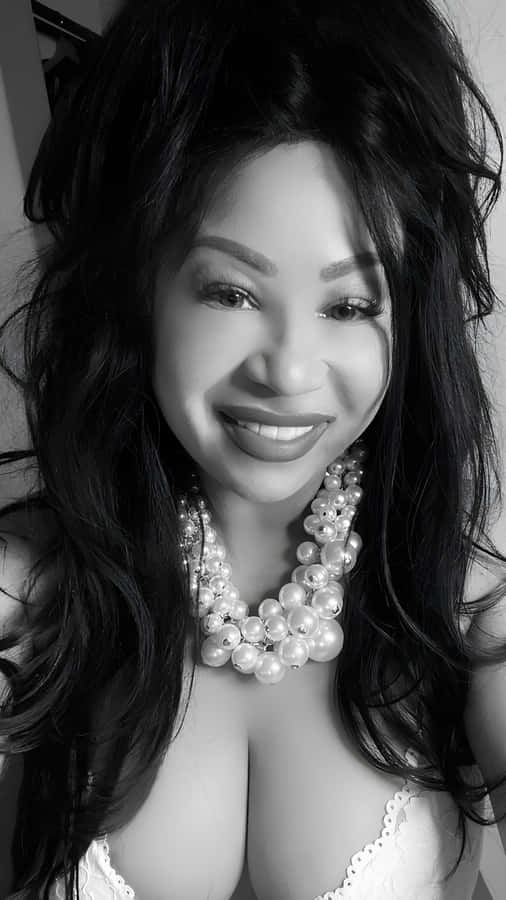 Cece Peniston Glamorous Portrait Wallpaper