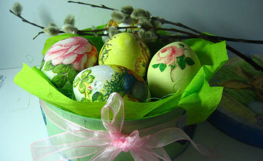 Celebrate Easter With Deliciously Decorated Eggs In A Green Gift Box Wallpaper