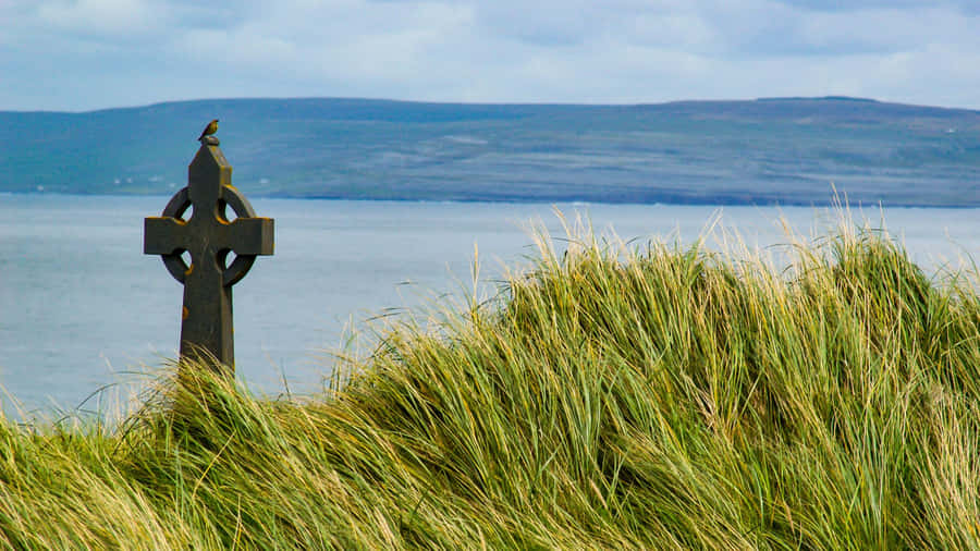 Celtic Cross By The Sea Wallpaper