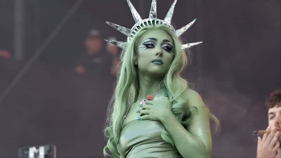 Chappell Roan Statue Of Liberty Wallpaper