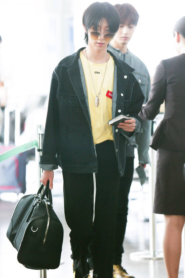 Charismatic Portrait Of The8 From Seventeen Wallpaper