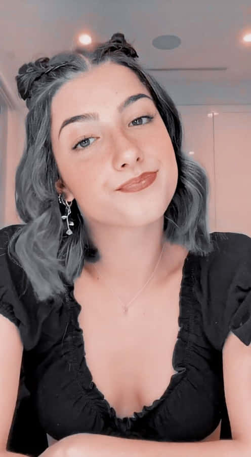 Charlie Damelio Enjoying Some Summer Fun. Wallpaper