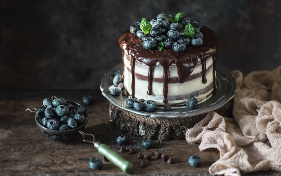 Chocolate Cake And Berries Wallpaper