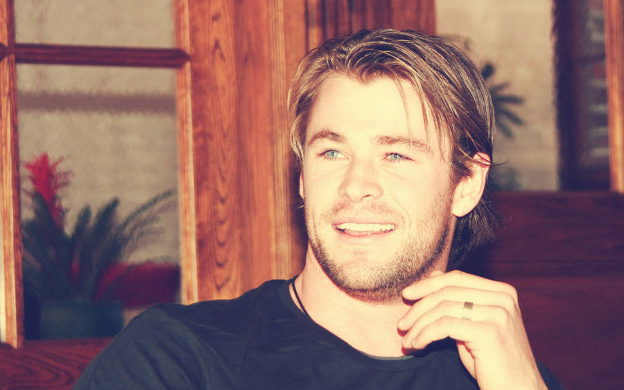 Chris Hemsworth Channels His Vintage Look Wallpaper