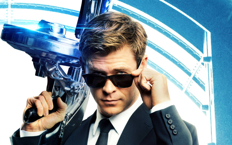 Chris Hemsworth Gets Suited Up In Men In Black Wallpaper