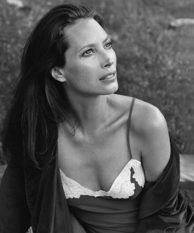 Christy Turlington Radiates Elegance And Simplicity Wallpaper