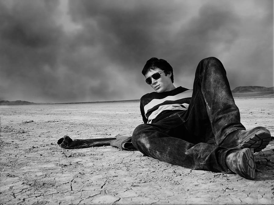 Cillian Murphy In Desert Wallpaper