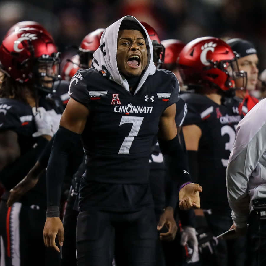 Cincinnati Football Player Fired Up Wallpaper