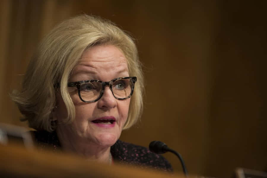 Claire Mccaskill Talking In The Senate Wallpaper