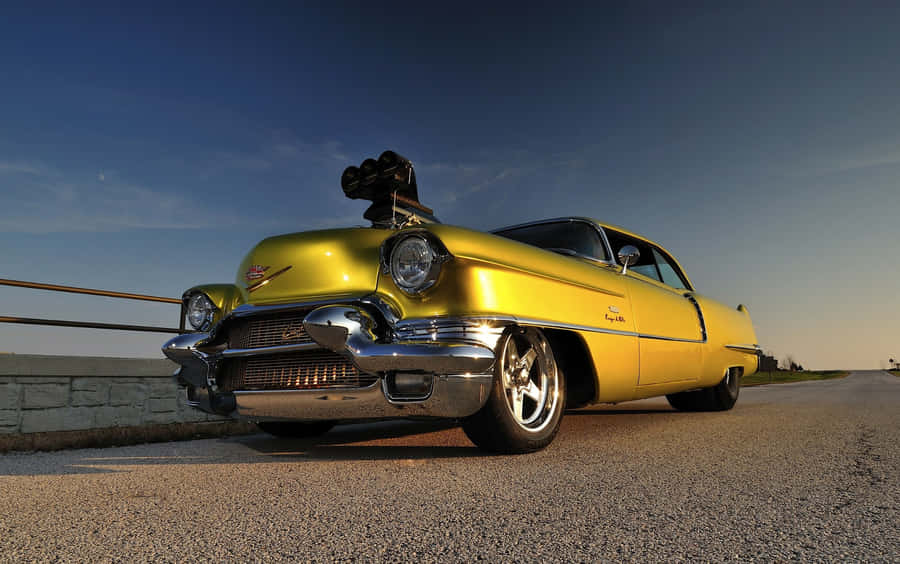 Classic 2000 Cadillac Deville In Sunshine Wallpaper