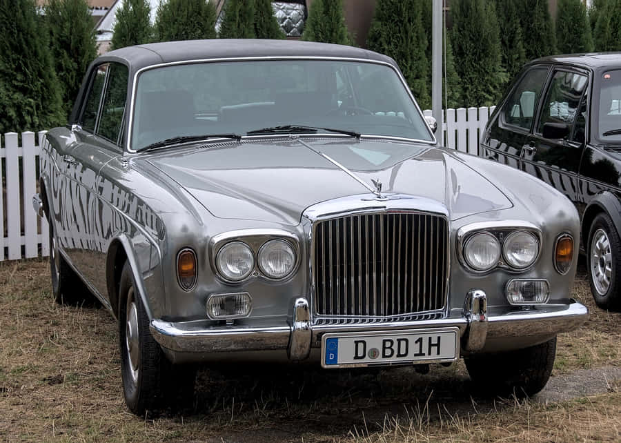 Classic Elegance - Vintage Bentley T1 Sedan Wallpaper