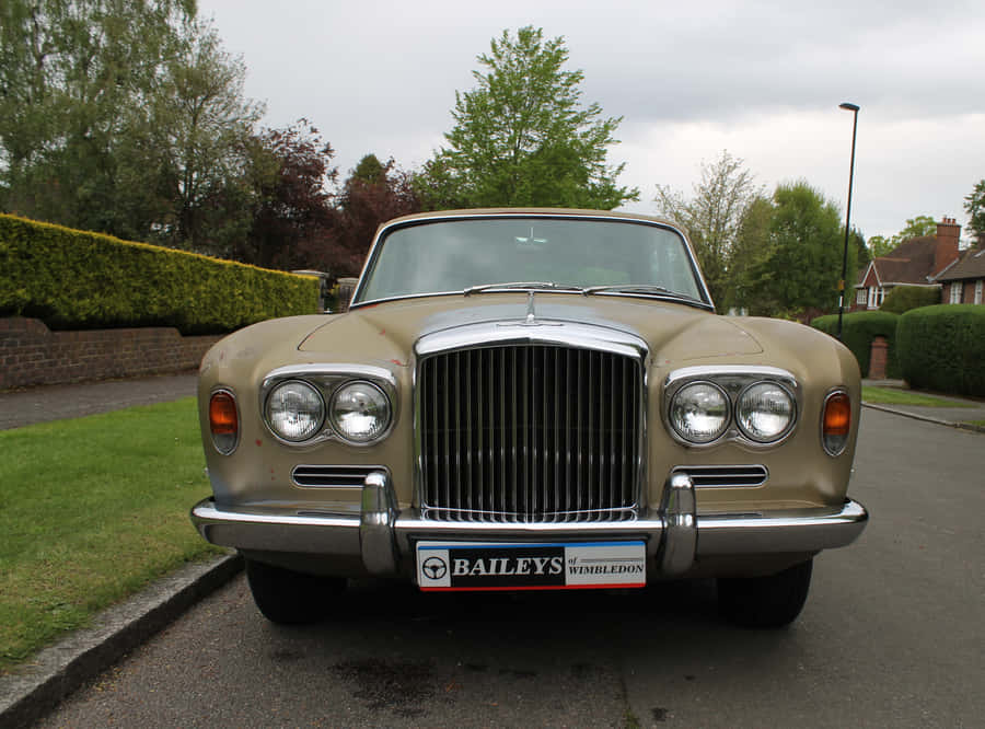 Classic Elegance - Vintage Bentley T1 Wallpaper