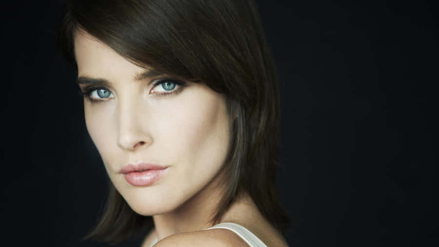Cobie Smulders Posing In A Stunning Photoshoot Wallpaper