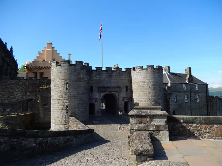 Complete View Of Sterling Castle Wallpaper