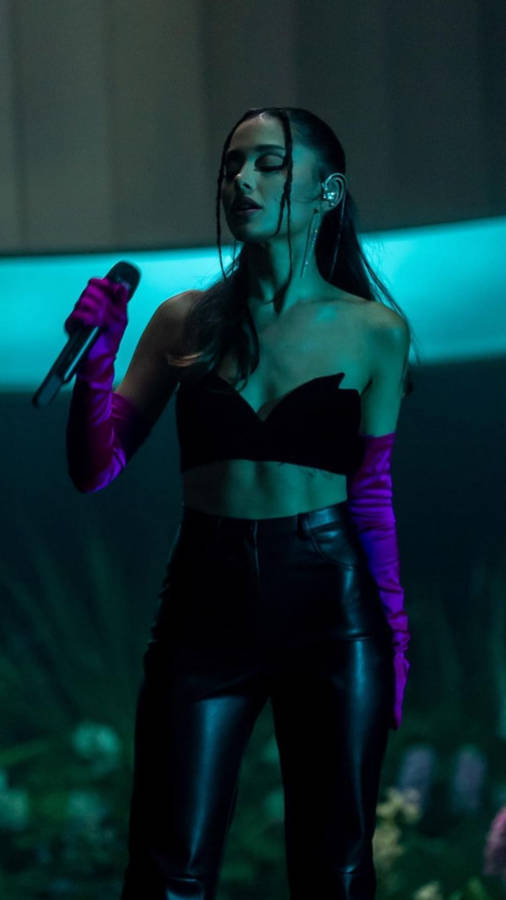 Cool For Girls Ariana Grande Wallpaper