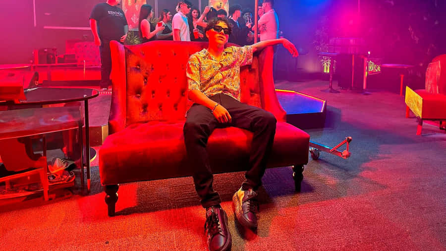 Cool Red Ambiance Club Scene Wallpaper