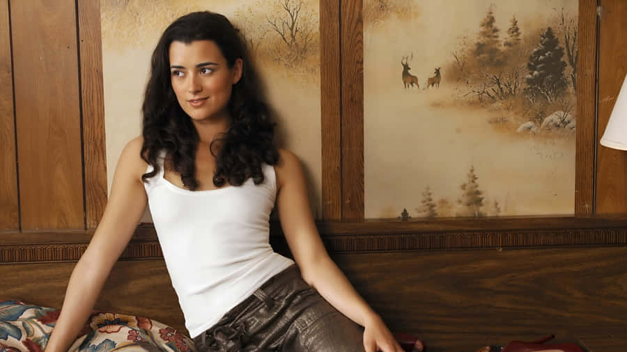 Cote De Pablo Casual Style Wallpaper