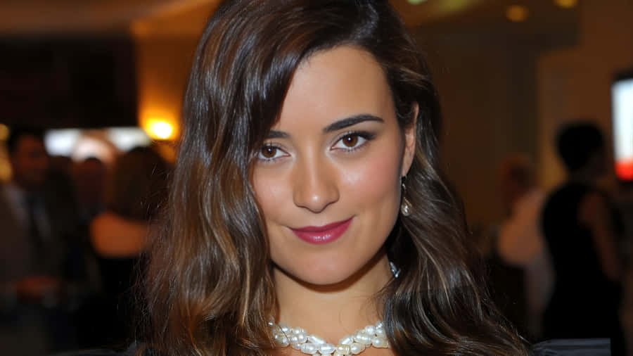 Cote De Pablo Elegant Portrait Wallpaper