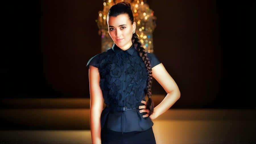 Cote De Pablo Elegant Style Wallpaper