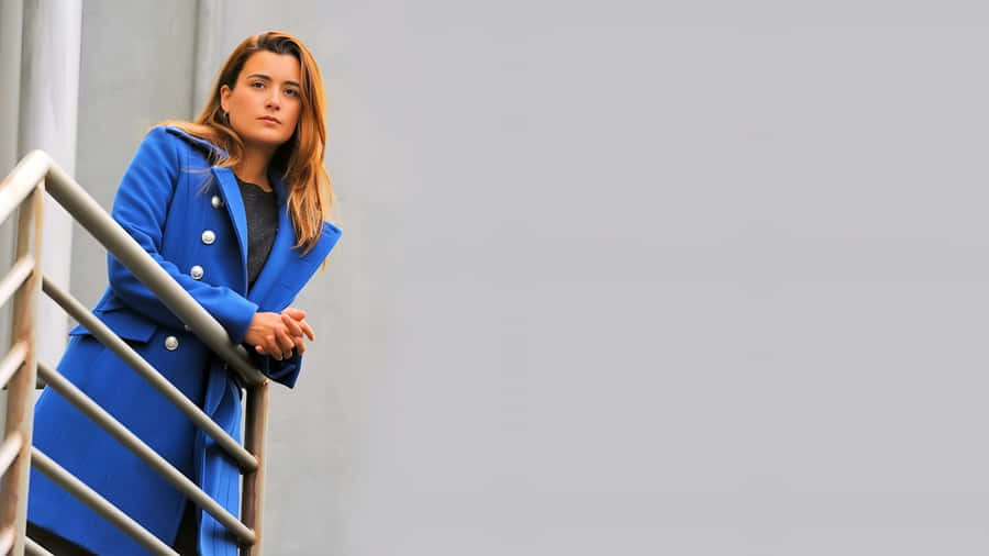 Cote De Pablo Stylish Blue Coat Wallpaper