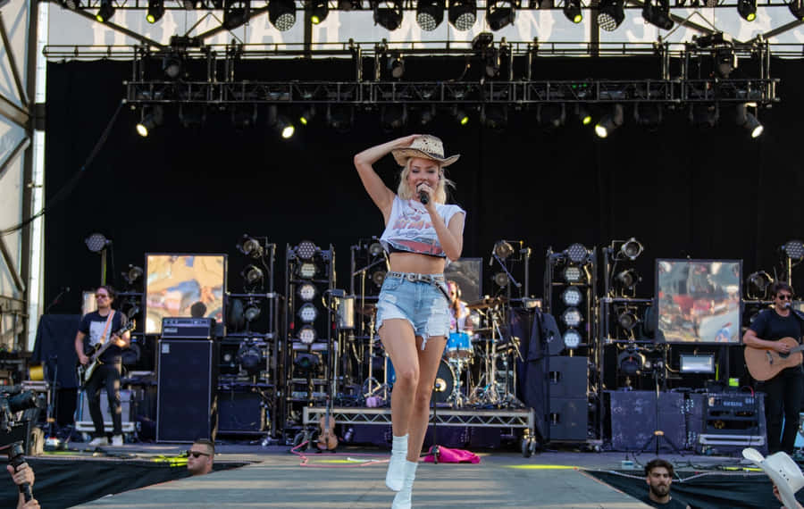 Country Music Concert Performance Wallpaper