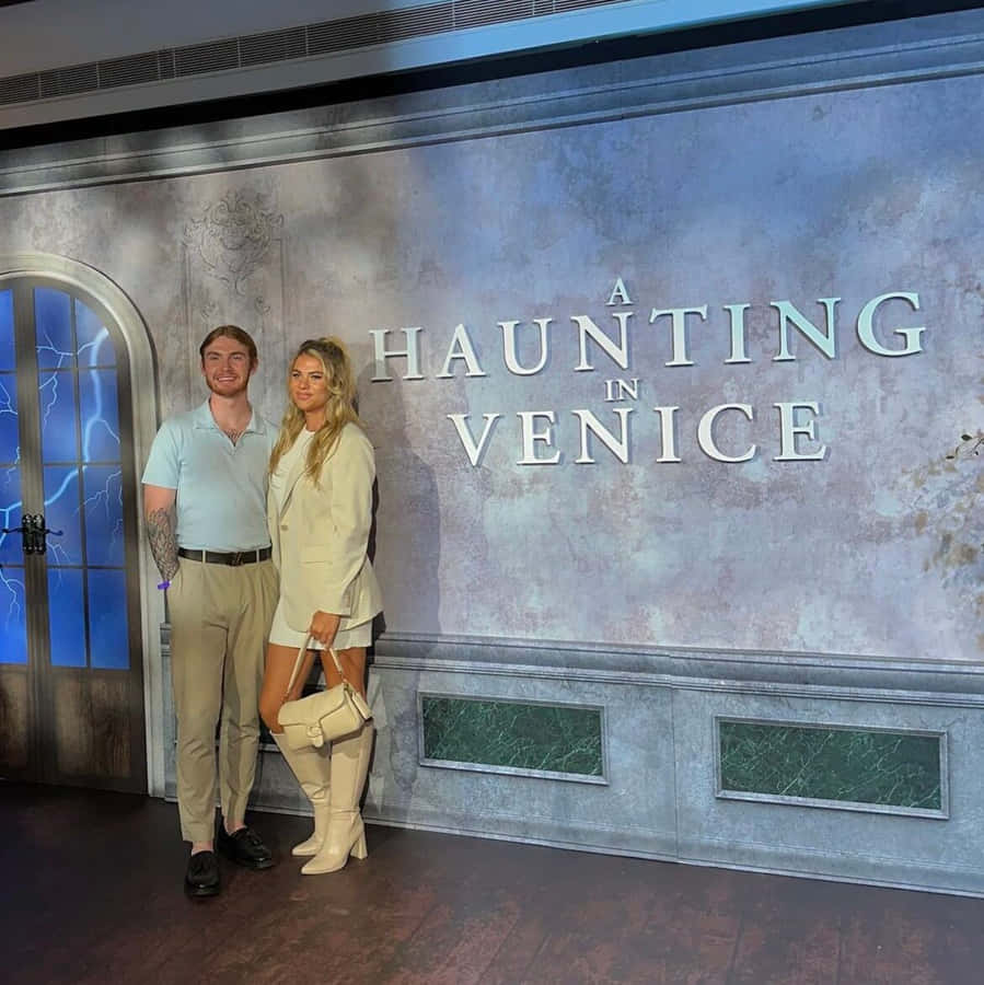 Coupleat A Hauntingin Venice Event Wallpaper
