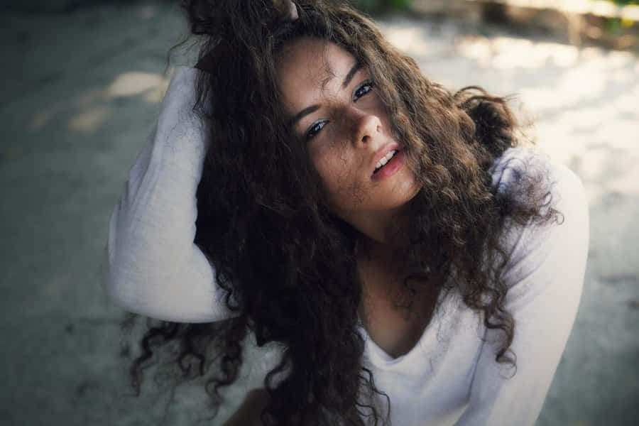 Crazy White Lady Wallpaper