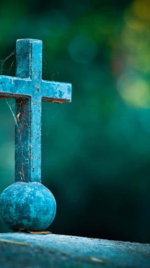 Cross Plus Figurine Wallpaper