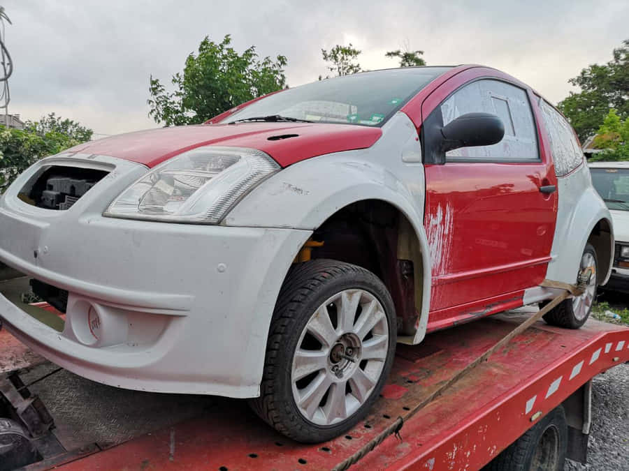 Damaged Citroen C2on Tow Truck Wallpaper