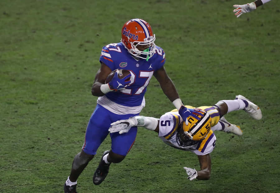 Dameon Pierce Evading Tackle Wallpaper